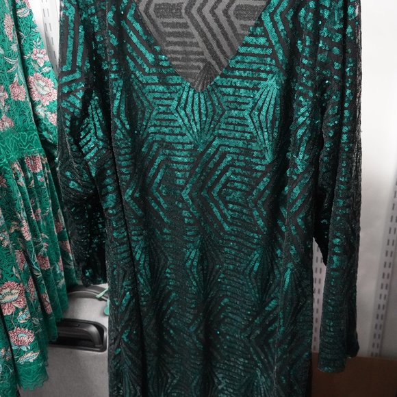 Elegant Green Sequin Dress - Picture 2 of 4